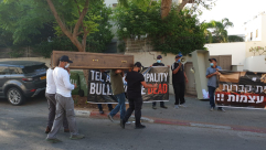 فيديو: وقفة احتجاجية صاخبة أمام منزل رئيس بلدية تل أبيب 